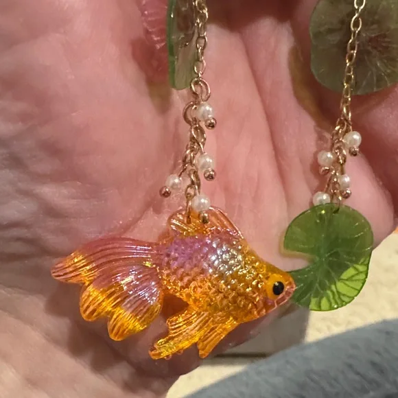 Lily pad Fish Earrings - Picture 3 of 6